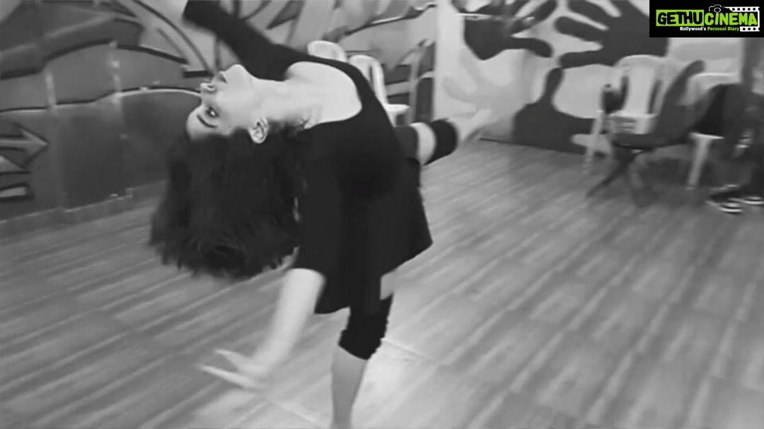 Aparnaa Bajpai Instagram - A snippet from todays movement session. #fightoffyourdemons