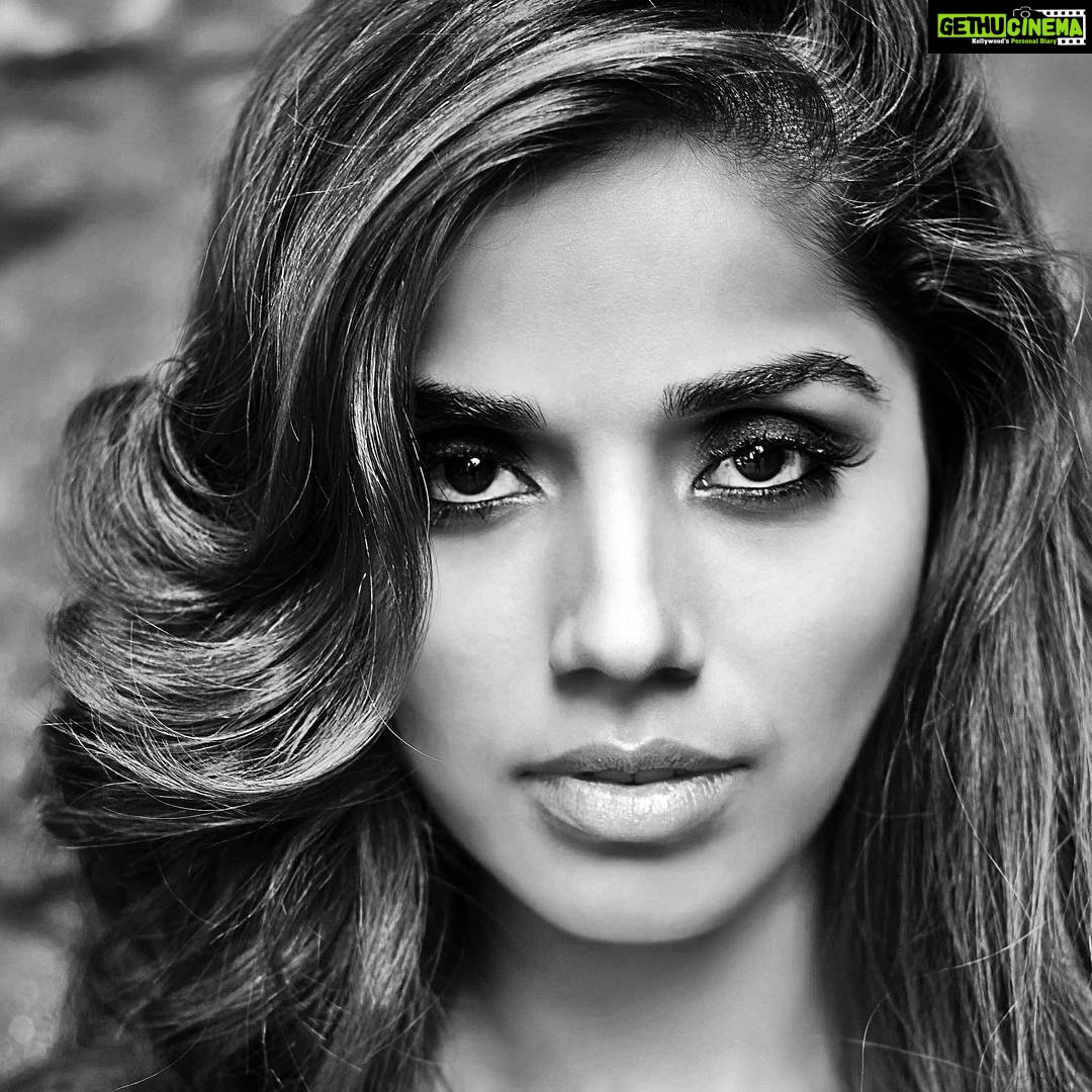 Aparnaa Bajpai Instagram - Yes we do need to shoot again @hemang03 Look at this beauty😆 It's such a powerful shot.👏