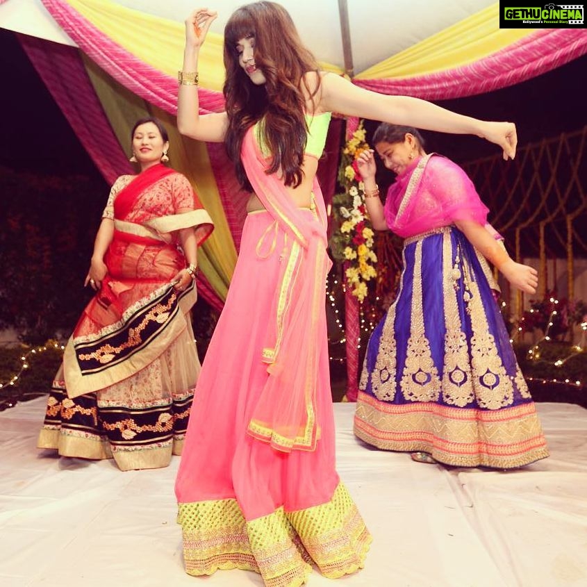 Aparnaa Bajpai Instagram - Dancing throwback💃