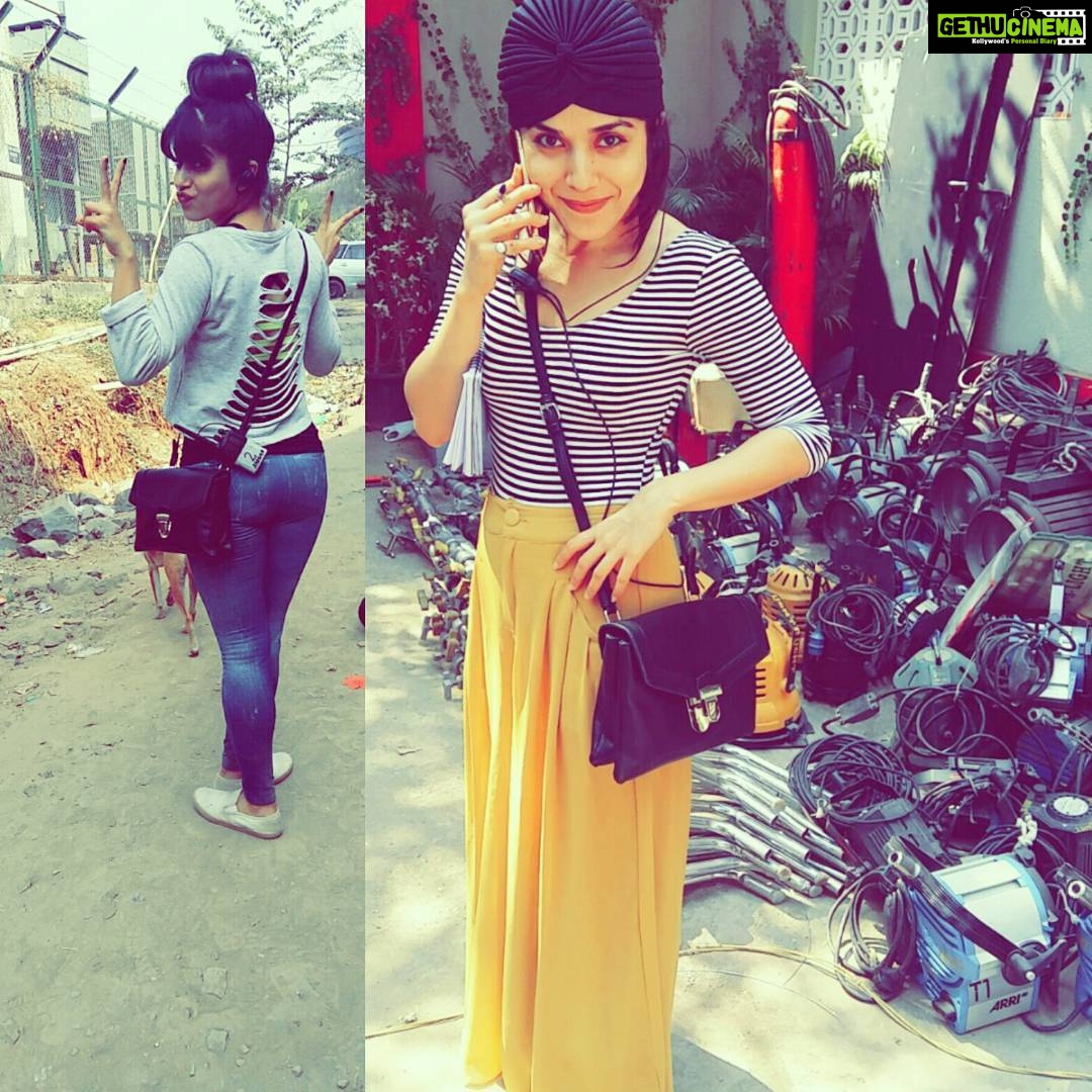 Aparnaa Bajpai Instagram - As goofy as it gets on the set💩 clicked by this weirdo @akanksha_corda