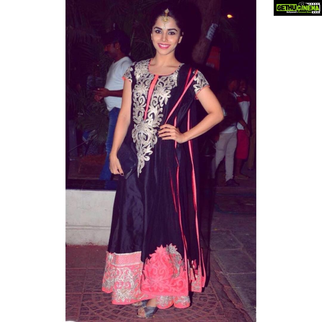 Aparnaa Bajpai Instagram - All dolled up in indian wear. What a fun night. Happy Diwali❤️