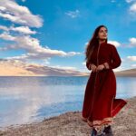 Aparnaa Bajpai Instagram – Wearing my Dear friend’s @dragoncollectionladakh ‘s Ladakhi attire👘 Tso Moriri