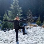 Aparnaa Bajpai Instagram - That’s how a Snowman does Yoga☃️ Manali - मनाली, Himachal Pradesh