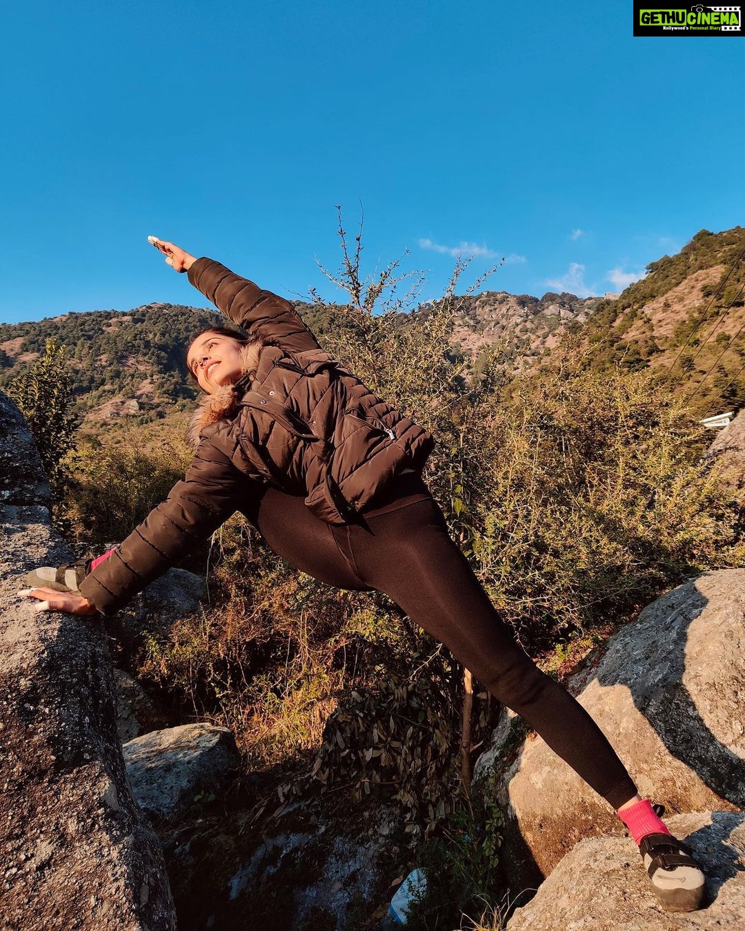 Aparnaa Bajpai Instagram - Yoga Bouldering 🧗♀️ Dharamkot, Himachal Pradesh