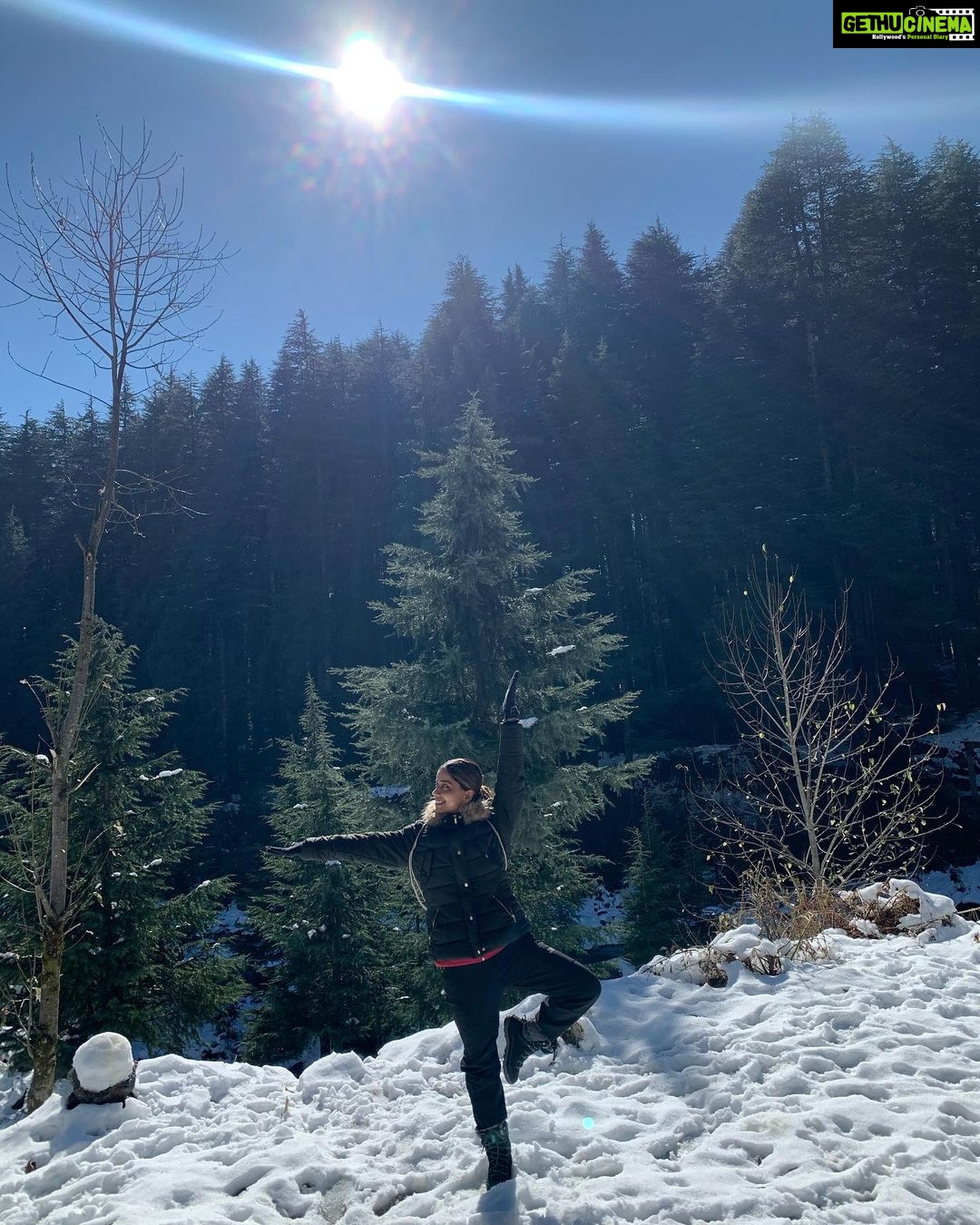 Aparnaa Bajpai Instagram - That’s how a Snowman does Yoga☃️ Manali - मनाली, Himachal Pradesh