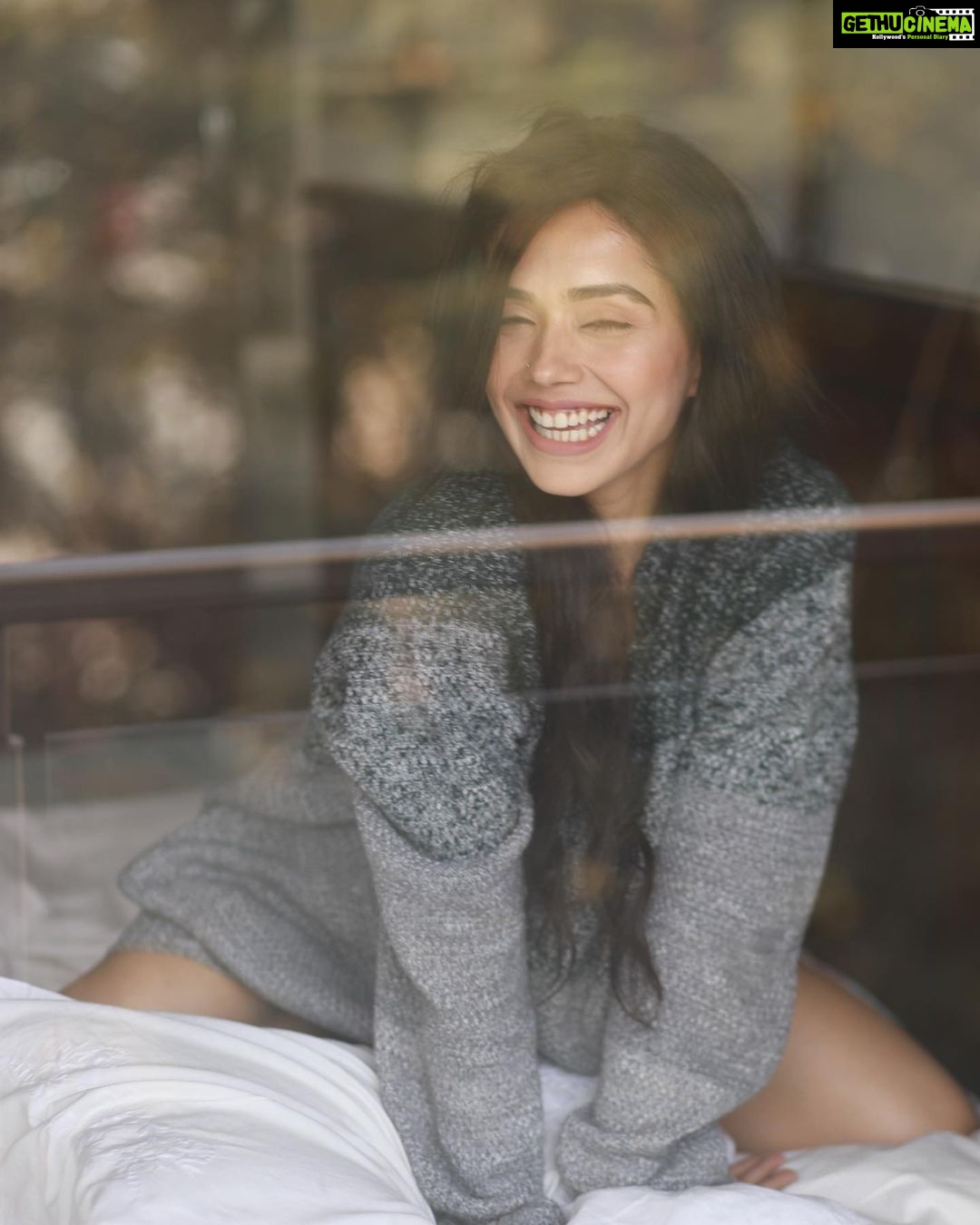 Aparnaa Bajpai Instagram - Woke up like this😋 . . . . . . Muah: @makeupbyaasthabajwa 📸: @sameersinghphotography