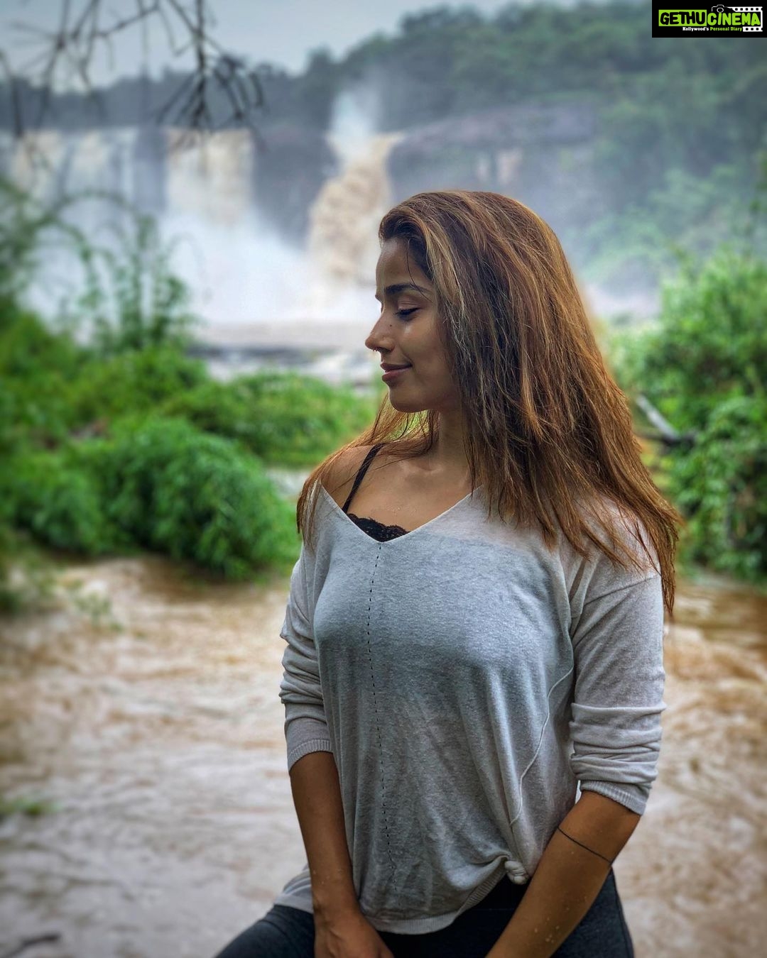 Aparnaa Bajpai Instagram - I am the wind blowing in to my hair, The smell of the earth & the beautiful sight in front of me is nothing but my own divine light✨ - Close your eyes 🧘🏼♀️ Take three deep belly breaths. Take the seat of an observer. Deeply root yourself in the body and become aware of your emotions. Look internally wherever your mind & emotions are taking you. Don’t go with them. Just watch them from afar. Slowly creating a distance between the mind & the self (the observer) Tell yourself I am not the thought, I am not the mind, I am not the body, I am that which observes it all; The soul which is beyond all illuminating in its own divine light. I am pure, I am peace, I am love❤️ Kerala - God's Own Country