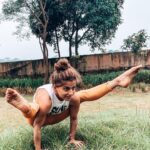 Aparnaa Bajpai Instagram - This is a strong Firefly. Strong arms & wrists Strong core Strong back Strong torso Strong legs Strong balance Flexible hips Flexible hamstrings #titibhasana #fireflypose Lodha Palava