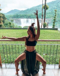 Aparnaa Bajpai Instagram - We are born to thrive, grow & survive without any fear or scarcity mindset because Mother Earth has our backs. 
It only loves & gives back to us, in abundance.
Devoting my love to Panchmama.