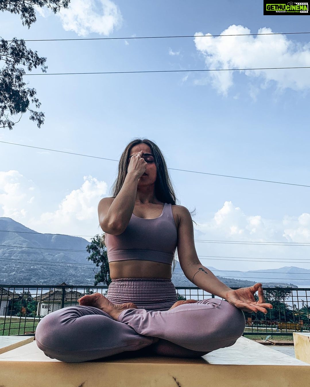 Aparnaa Bajpai Instagram - The mind is the king of the senses but the breath is the king of the mind. Taken from Hatha yoga pradipika. . . . . #yoga #yogateatcher #yogapractice #yogajourney #yogainspiration #yogaposes #yogaeveryday #yogalife #flexibleyogis #yoga_day_every Residency Lake Resort