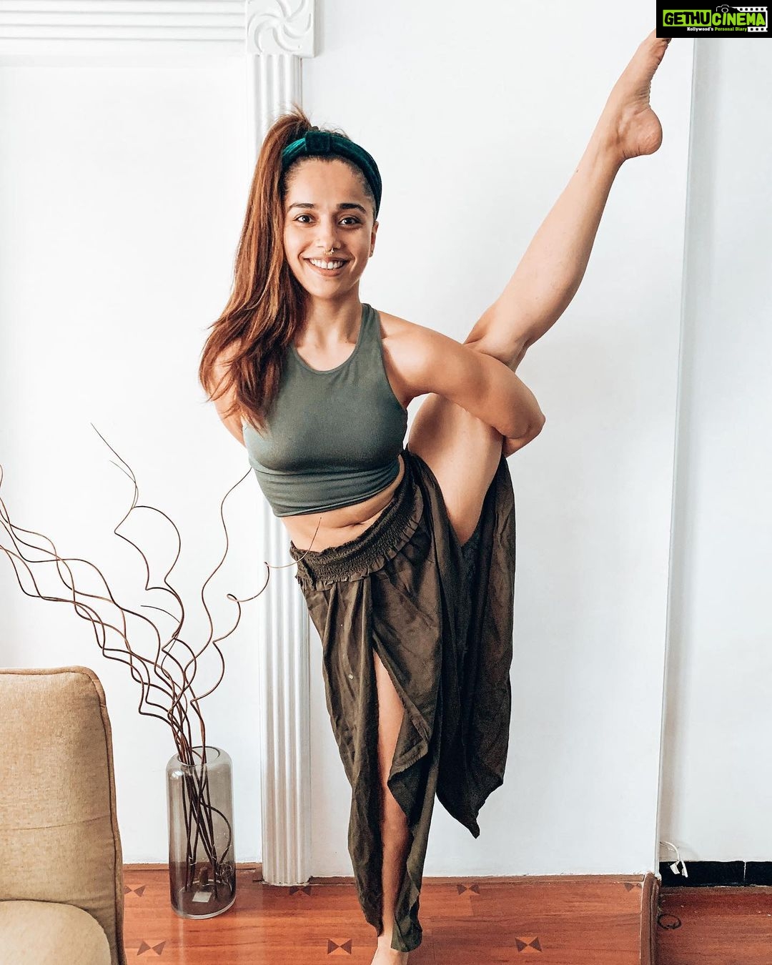 Aparnaa Bajpai Instagram - I learnt the difference between Selfish and Self-Love when I started on my journey of Self healing:) Stop being so hard on yourself, stop critizing yourself, stop judging yourself, stop comparing yourself to others and start loving yourself. Fill your cup first before you can pour on to others’. Because you know what, it’s near to impossible to pour from an empty cup:) Forgive yourself for whatever it is you’re holding on to & Promise yourself to be more kind, gentle & loving to your own self. And when you feel that kindness, that love & that care; You would know how to give✨ PS: the picture to grab your attention to read the caption. . . . #yoga #yogainspiration #yogapractice #yogaeverydamnday #yogaanywhere #yogagirl #yogi #yogalife #yogalove #yogalover #yogachallenge #yogalifestyle #yogatime #yogagram #yogaflow #spiritual #spiritualjourney #spiritualgrowth #birdofparadise #wordsbyaparnaa
