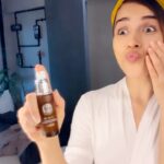 Aparnaa Bajpai Instagram - Indulging in one of my favorites again👇🏽 @vilvah_ - 🌱100% natural 🌱No chemicals 🌱Cruelty free🐰 🌱Eco friendly packaging 🌱Sustainable & not mass produced Pampering myself indoors with this hell of beautiful moisturizer🧖🏽‍♀️💅🏼 - Rich in Acai Berry and Green Tea, with remarkable antioxidant properties; this day cream:- •Works as an excellent primer for any kind of make-up. •Protects skin from harmful UVA and UVB rays of the sun (with 20 SPF enough to stay indoors) •Protects skin from trans-epidermal water loss, thus maintains skin hydration level. •Improves overall skin condition and imparts hydro-soothing effect. - I can only say one thing that i feel the best when I know that the products I am using on myself are not adding to any environmental damage, are locally produced and are completely natural sans any chemicals and to top it all; are not tested on animals. Do I need anymore reason to feel good? PS:- It also work wonders on my skin 🥰🥰🥰 . . . . #honestreview #natural #organic #skincare #skincaretips #skincareproducts #bodycareroutine #crueltyfree #vilvahstore #facecream #enviornmentfriendly #noplastic #consciousliving #ecofriendly #ethical