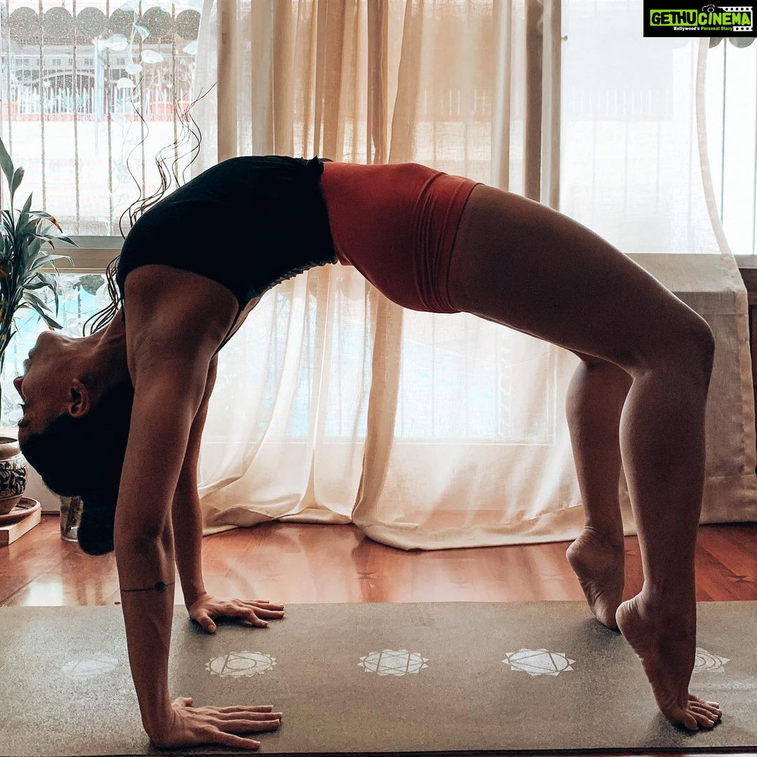 Aparnaa Bajpai Instagram - We have all set out to conquer the world, Yoga teaches me to conquer the mind. :- #wordsbyaparnaa . . . . . . . #yoga #vedanta #nonduality #spiritual #yogajourney #iam