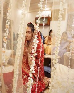 Aparnaa Bajpai Instagram - Wedding done right ✅
-
Meet @kasheeshmalik 
First;) ever lockdown wedding in the comfort of her own four walls, having only her family members by her side; this wedding planner planned her wedding just right!!
-
Anddddd,, this adorable  hell of a rebel cute romantic couple also went live for their entire wedding.
Shout out to @topnotcheventsofficial
- 
Making sure all their friends & loved ones were present on a special zoom gathering😍
-
Andddd, the boss lady @poonam.malik.1232 who kind of did Everything and just about Eeeeverything to make this happen✌🏻
- 
Now this is a first & I am sure totally worth it.
I just wish these two all the love that they spread around and much more in their next step into this beautiful life❤️
-
Ahem ahem 🙋🏻‍♀️ I myself am not that bad too, at organizing stuff and being a kick ass photographer 📸
.
.
.
#atopnotchaffair #kash_ab_wed_dullah #lockdownwedding #weddingday #lockdowncouple