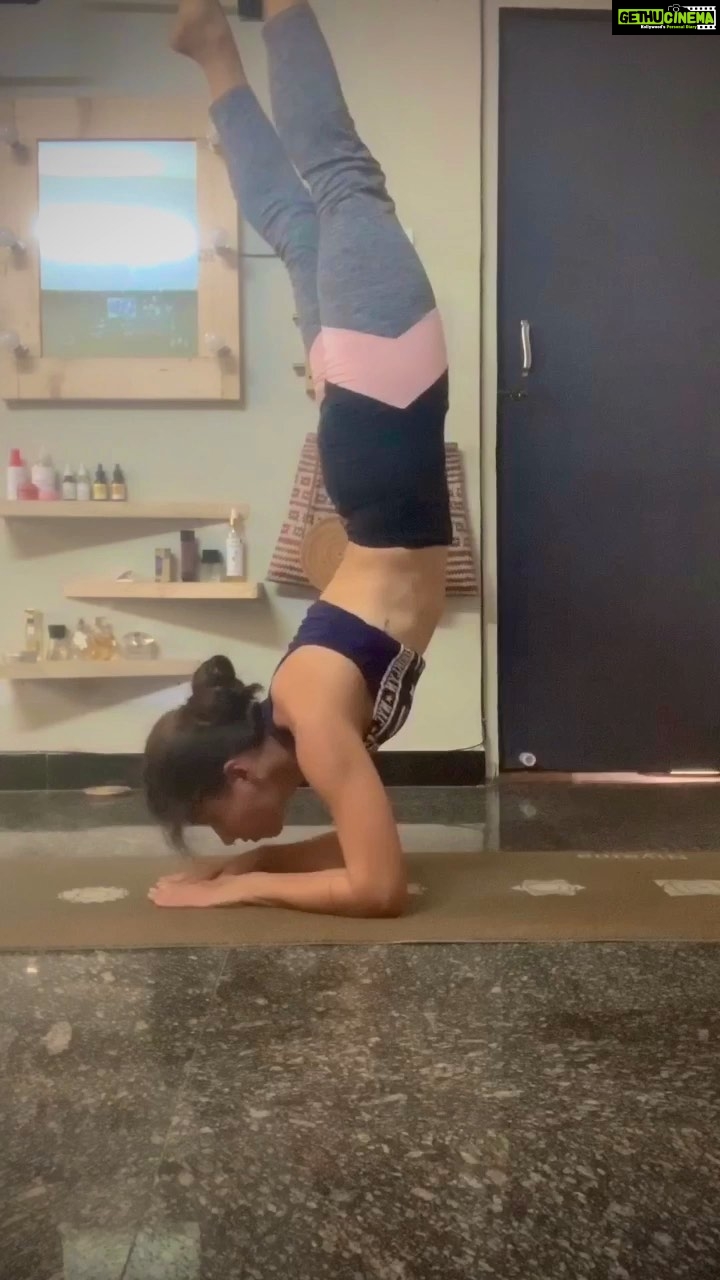 Aparnaa Bajpai Instagram - . . . . Tripod headstand? Palms stretched out? Palms facing Up? Elbow headstand? Forearm support? Or Supported headstand? ✌🏻💪🏻🙏🏻💙
