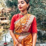 Aparnaa Bajpai Instagram - 💃💃💃 Take hours to get ready and click tons of pictures in order to qualify as bridesmaids👍🏻 Also, act candid. . . . Ps: don’t overdress in a south indian wedding cuz you might end up looking like a bride yourself🧐 Also, Mom’s Saree🥰💋😍 Also, My new Septum piercing by @tinaut_ltw 💖💖 Bengaluru