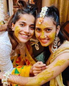Aparnaa Bajpai Instagram - Wedding done right ✅
-
Meet @kasheeshmalik 
First;) ever lockdown wedding in the comfort of her own four walls, having only her family members by her side; this wedding planner planned her wedding just right!!
-
Anddddd,, this adorable  hell of a rebel cute romantic couple also went live for their entire wedding.
Shout out to @topnotcheventsofficial
- 
Making sure all their friends & loved ones were present on a special zoom gathering😍
-
Andddd, the boss lady @poonam.malik.1232 who kind of did Everything and just about Eeeeverything to make this happen✌🏻
- 
Now this is a first & I am sure totally worth it.
I just wish these two all the love that they spread around and much more in their next step into this beautiful life❤️
-
Ahem ahem 🙋🏻‍♀️ I myself am not that bad too, at organizing stuff and being a kick ass photographer 📸
.
.
.
#atopnotchaffair #kash_ab_wed_dullah #lockdownwedding #weddingday #lockdowncouple