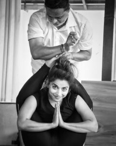 Aparnaa Bajpai Instagram - ✨ I feel blessed to have gotten direct guidance from Ramesh Sir. This month has been a challenging & informative period, understanding the real essence of real yoga from the man himself who taught selflessly for FREE for 10 years in Mysore. I totally resonate with his ideology when he says SHARE the knowledge of yoga with everybody. I can only pay my respect and wish him all the best on his vision of making Yoga a non-business art/knowledge🙏🏻 @rameshshetty_yoga_shala Mysore Ashtanga Yoga Shala