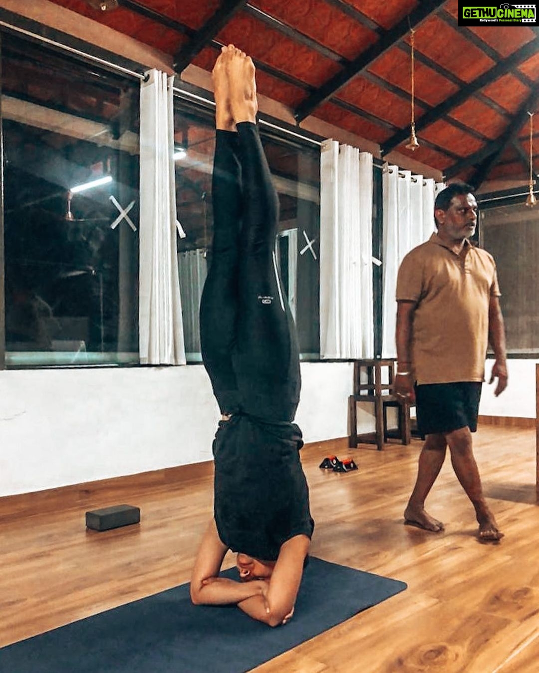 Aparnaa Bajpai Instagram - Work in progress๐
Right techniques by @rameshshetty_yoga_shala๐๐ป Thank you ๐๐๐ Gokulam, Mysore