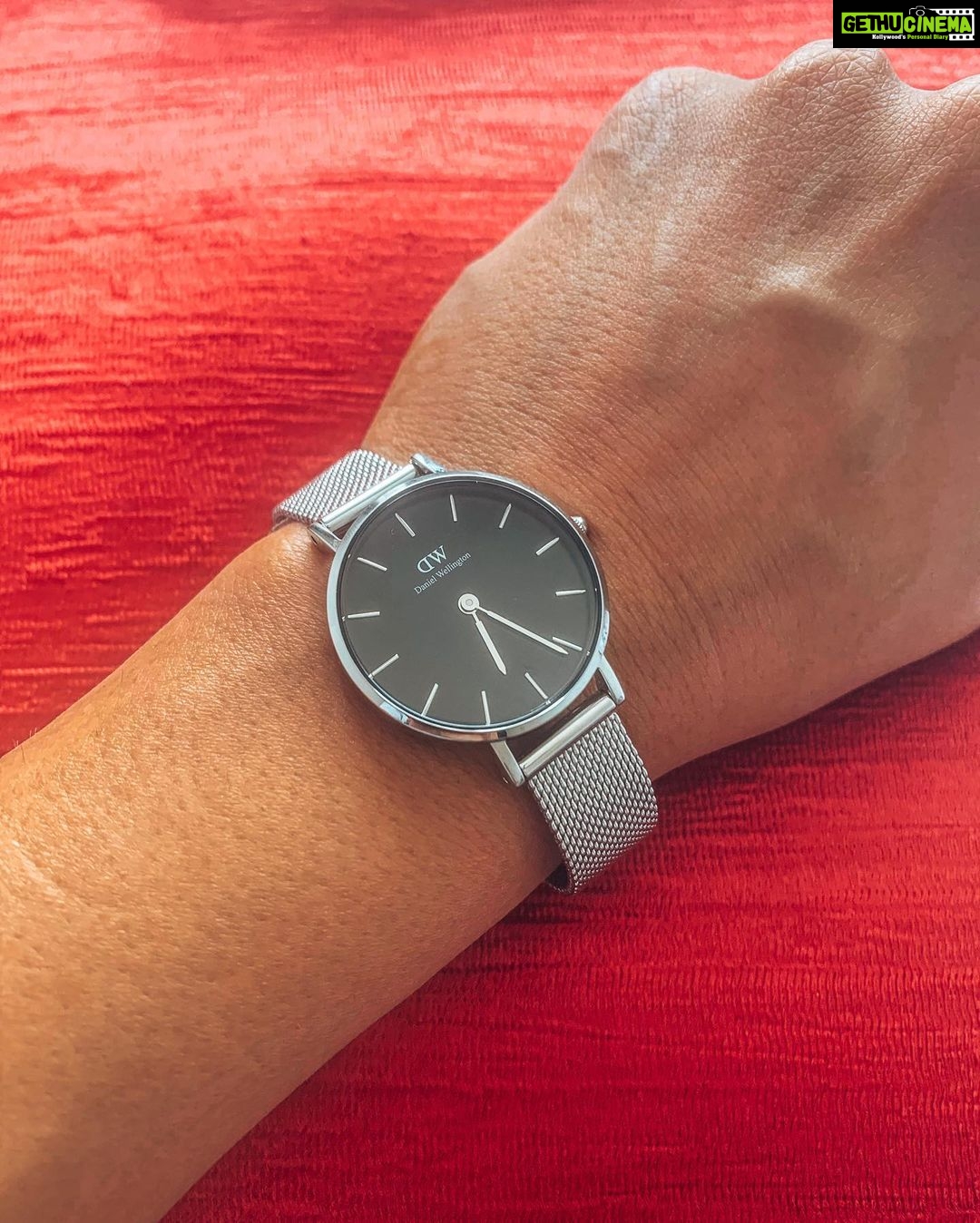 Aparnaa Bajpai Instagram - ❤️❤️❤️ It’s time to show some love to your valentine with @danielwellington. Use my code "APARNA15" to get a 15% off on your purchase! . . . #danielwellington #fromDWwithlove España, Madrid