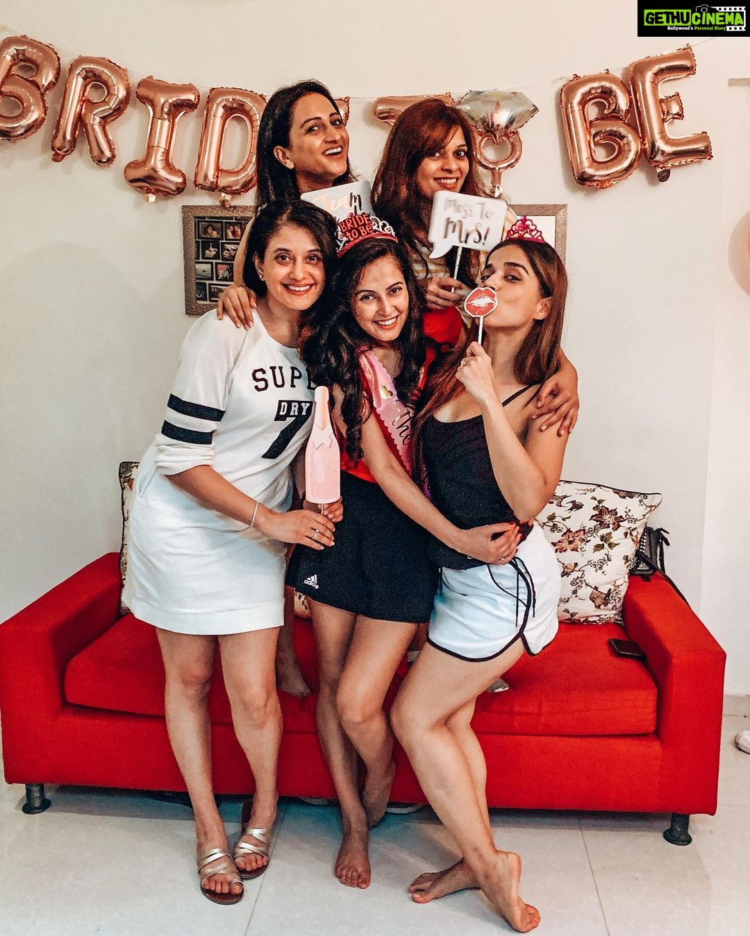 Aparnaa Bajpai Instagram - Bachelorette done ✅ My little one is getting married👰 and I can’t express how very happy I am for her. #simplethingsmakeherhappy #shewillalwaysbemybaby #slowlygettingbigger #fromgirltowoman #fairytalestory #weddingbells #tennisgirls Mumbai, Maharashtra