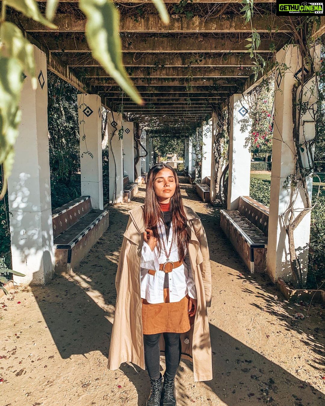 Aparnaa Bajpai Instagram - See the Self ✨👁 Parque de María Luisa