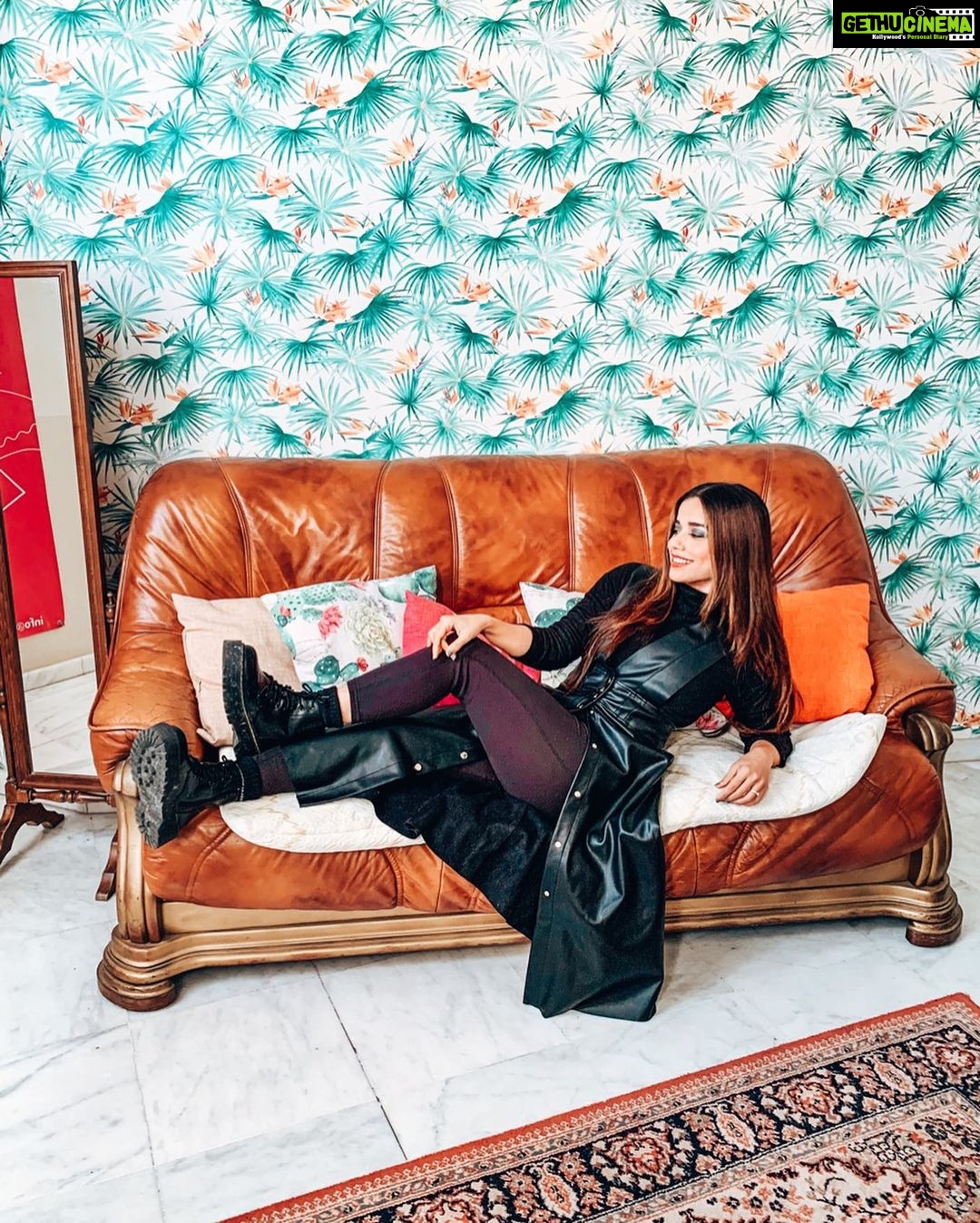 Aparnaa Bajpai Instagram - Swipe๐๐ฝ I always prefer "Cozy & Homely" hostels and air-bnbs over fancy hotels. And this oneโs gonna be my favorite.๐ @laflamenkahostel ๐ฆฉ๐๐ . . . #traveltips #hostellife #travelinspiration #seville #sevillehostel #travel #laflamenkahostel #travelgram #staycozy #traveleurope #travelgoals #travelspain #spain La Flamenka Hostel