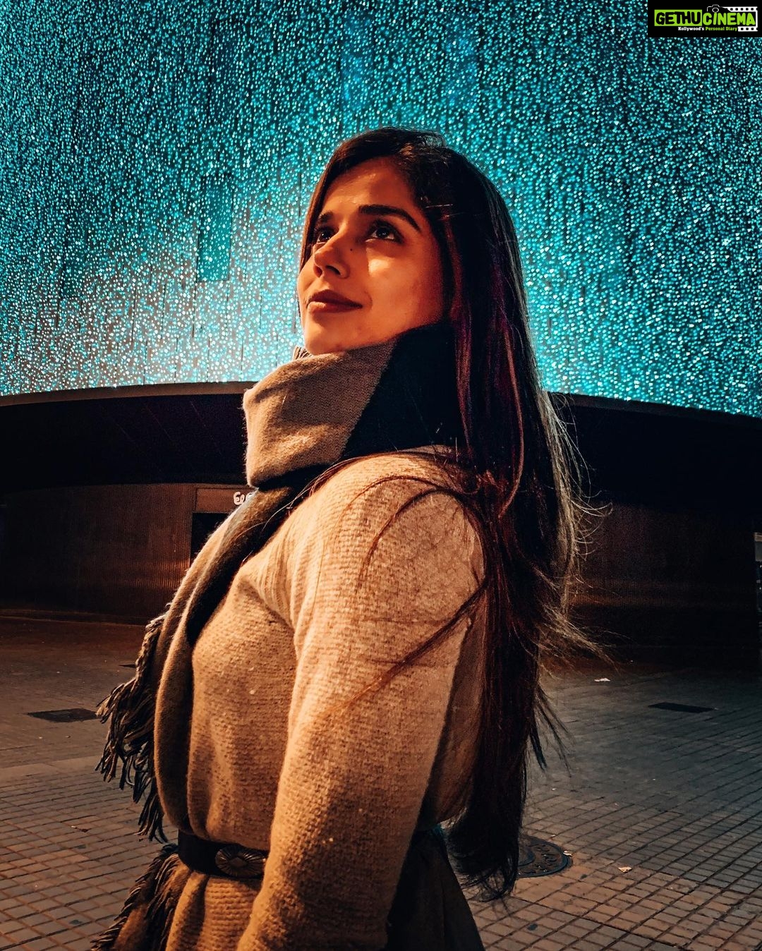 Aparnaa Bajpai Instagram - Embarking on this beautiful journey of self discovery into this yet amazing year, 2020!! I embrace all that the universe has to offer, learning and growing from every moment & gently releasing all that is not mine to my find my true self π§πΌββοΈ . . . #spain #barcelonaspain #travel #travelgram Barcelona, Spain