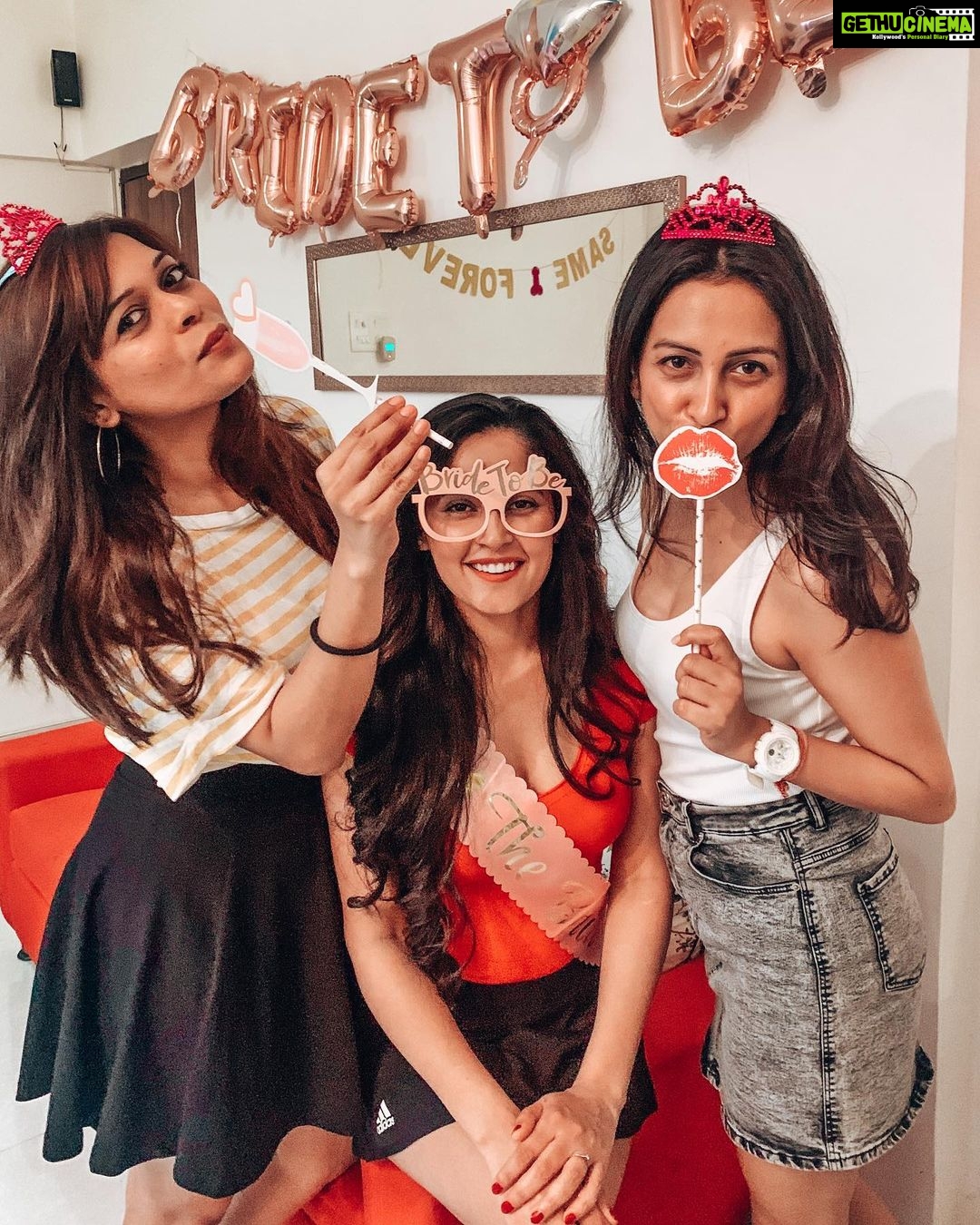 Aparnaa Bajpai Instagram - Bachelorette done ✅ My little one is getting married👰 and I can’t express how very happy I am for her. #simplethingsmakeherhappy #shewillalwaysbemybaby #slowlygettingbigger #fromgirltowoman #fairytalestory #weddingbells #tennisgirls Mumbai, Maharashtra