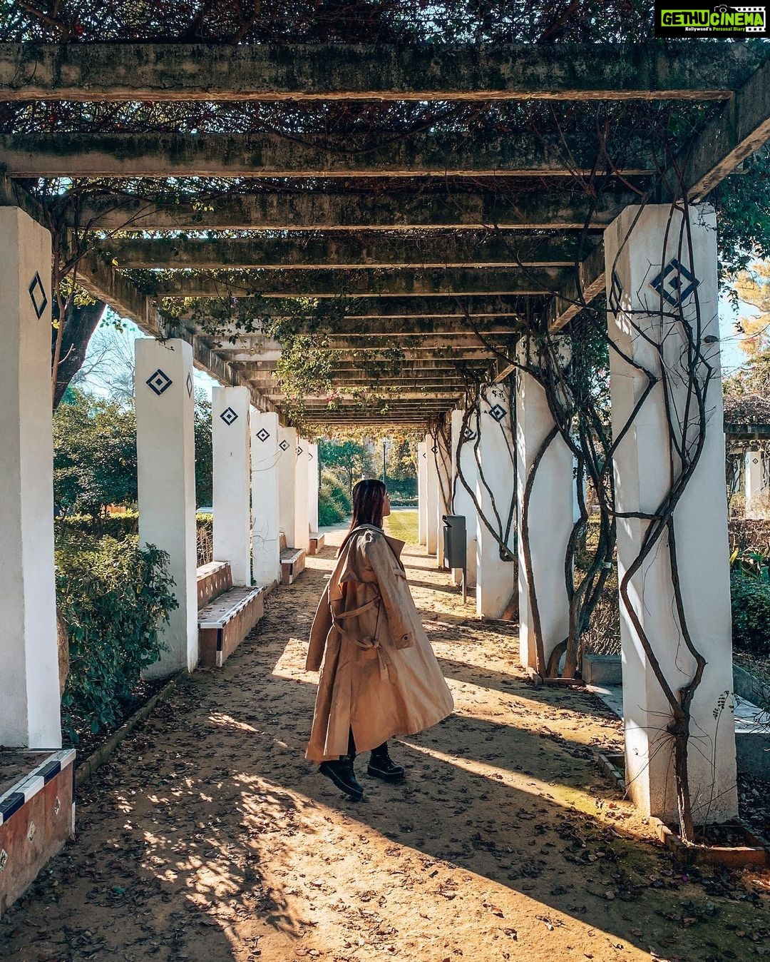 Aparnaa Bajpai Instagram - See the Self ✨👁 Parque de María Luisa
