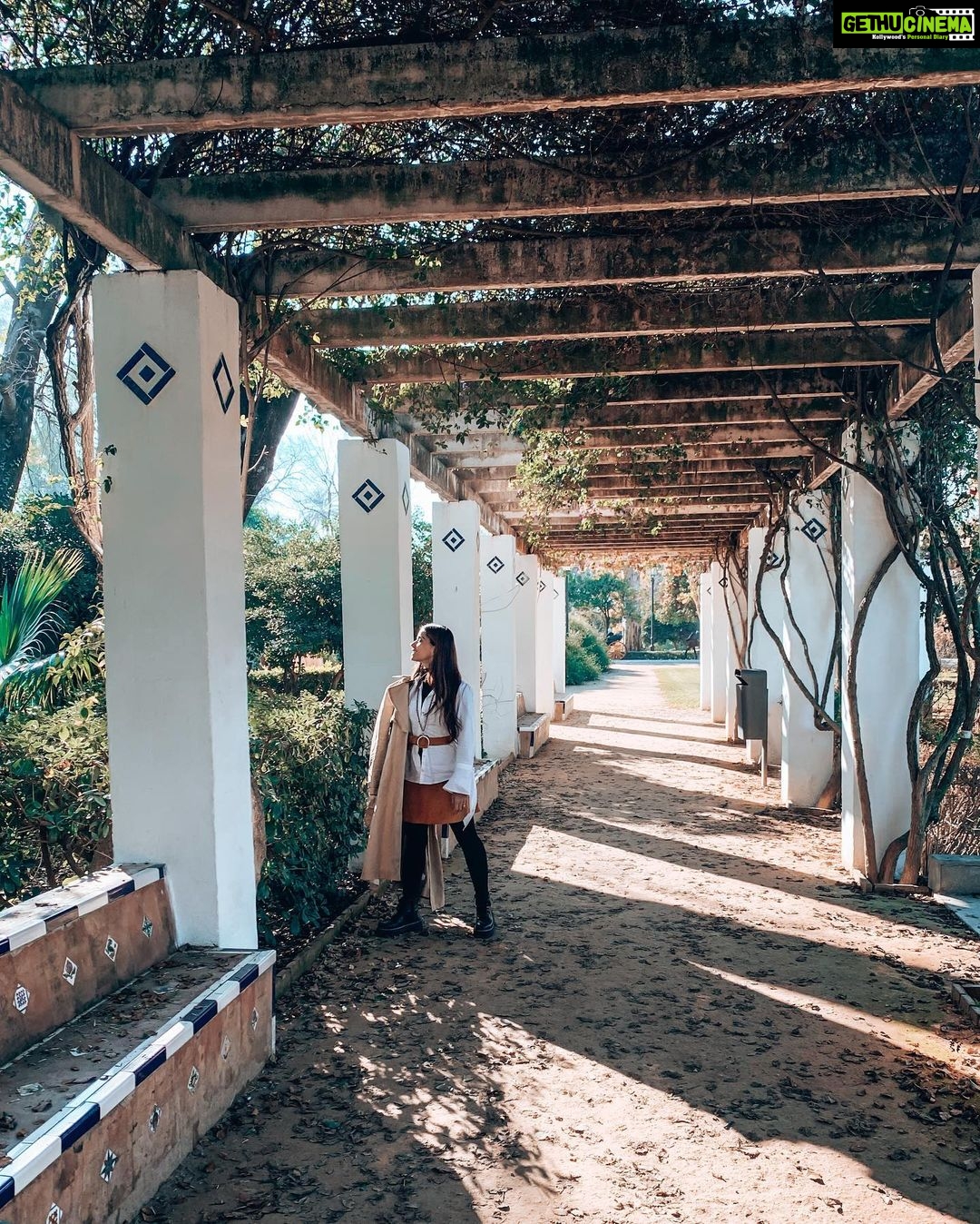 Aparnaa Bajpai Instagram - See the Self ✨👁 Parque de María Luisa