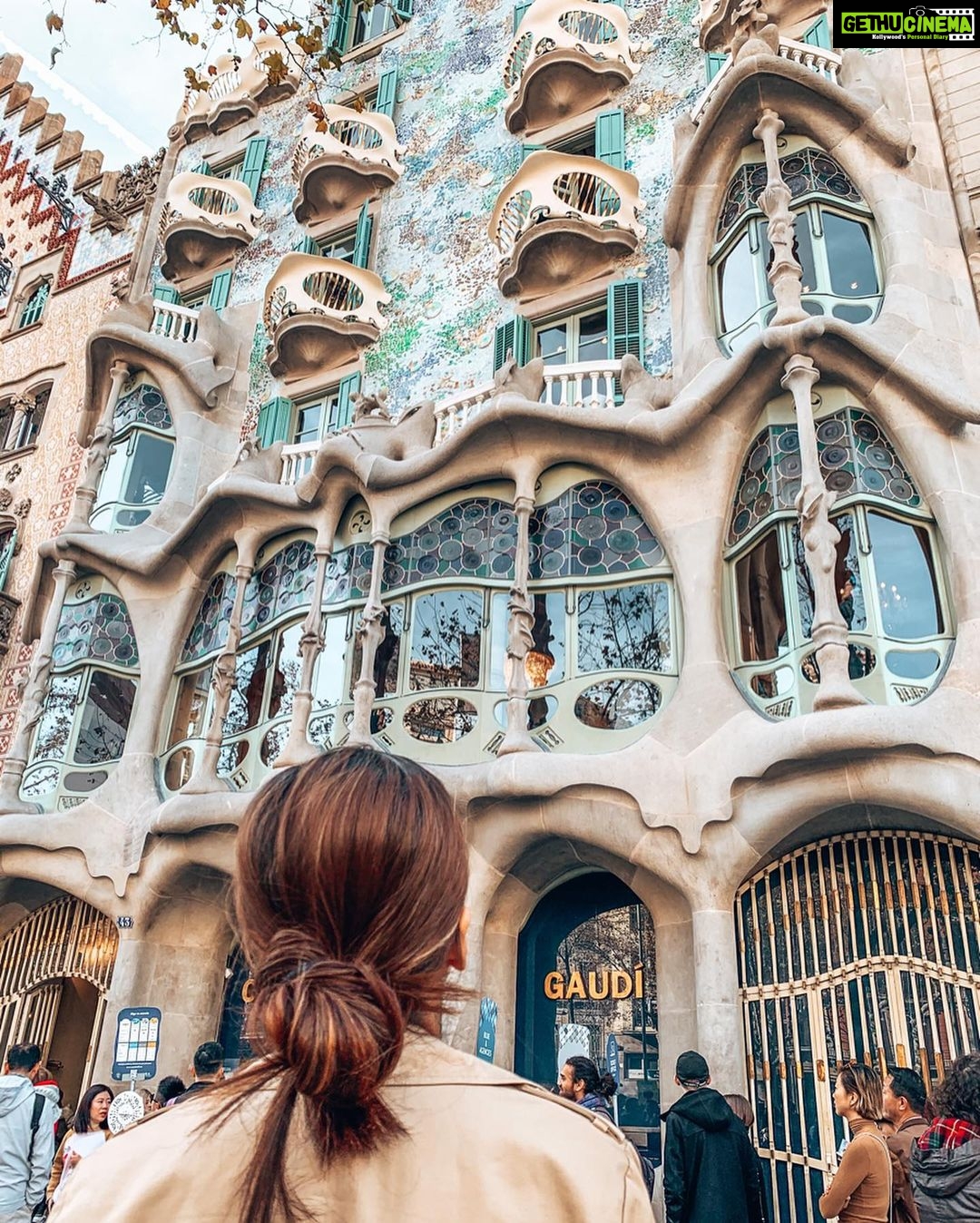 Aparnaa Bajpai Instagram - Antoni Gaudí’s divine architecture walking tour!! •La Sagrada Familia: Gaudi’s last, unfinished Roman Catholic Church. •Casa Milà-La Pedrera: criticized for its design & rejected by the public back then! (Why?😍) •Casa Batllò: Gaudí’s masterpiece also known as House of Bones, structured with skeletal, bones & dragon designs. . . . #spain #barcelonaspain #travel #travelgram Barcelona, Spain
