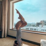 Aparnaa Bajpai Instagram - "Śahasrãra" I am connected to the universe. I am connected to my highest self. I am connected to the source. I am a divine being. I am pure light. I am love. I am peace. I am Om🧘🏼‍♀️ . . . #sirsasana #headstand #yoga #yogainspiration #yogapractice #yogaeverydamnday #yogaanywhere #yogagirl #yogi #yogalife #yogalove #yogalover #yogachallenge #yogalifestyle #yogatime #yogagram #yogaflow #wordsbyaparnaa Pune, Maharashtra