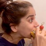 Aparnaa Bajpai Instagram - Salad? Veggies? Leaves? Plants? Grass? ••••((((((((((Watch till end)))))))))•••• . . . Yes... we love to eat plants in the shape of yummy burgers, pizzas, curries, pastas, cakes, pastries and every damn thing which classifies as tasty food😋 PS:we prefer our food alive, not dead;) . . . #veganproblems #vegan #veganfood #vegansofig #vegano #veganism #veganismo #vegana #vegans #veganlife #veganfoodporn #veganfoodshare #veganfoodlovers #plantbased #plantbaseddiet #veganuary #veganshare #veganfoodie #vegancommunity #veganpower #veganeats #veganlifestyle #veganworld #veganmemes #veganhumor #veganforlife #compassion #ahimsa #plantenergy #natureenergy