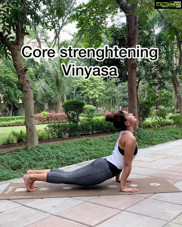 Aparnaa Bajpai Instagram - Core strengthening vinyasa🧘🏼♀️ . . . #yoga #yogainspiration #yogapractice #yogaeverydamnday #yogaanywhere #yogagirl #yogi #yogalife #yogalove #yogalover #yogachallenge #yogalifestyle #yogaforcorestrength #yogagram #yogaflow #yogatutorial PlanetEarth