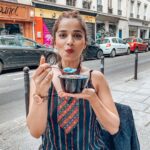 Aparnaa Bajpai Instagram - Things that make me happy:~ Colorful smoothie bowls Parisians cafe on streets Breakie @ noon Smiling so hard that I get laughing lines Upcycling fashion Stealing bae’s jacket Courtsey:~ @veganfoodtours . . . #paris #france #travel #travelblogger #travelvlogger #travelbucketlist #travelgram #travelphotography #sonyalpha #lightroom Paris, France