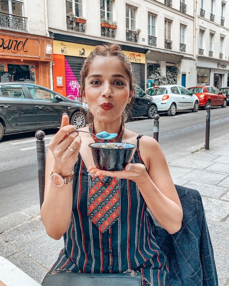 Aparnaa Bajpai Instagram - Things that make me happy:~ Colorful smoothie bowls Parisians cafe on streets Breakie @ noon Smiling so hard that I get laughing lines Upcycling fashion Stealing bae’s jacket Courtsey:~ @veganfoodtours . . . #paris #france #travel #travelblogger #travelvlogger #travelbucketlist #travelgram #travelphotography #sonyalpha #lightroom Paris, France
