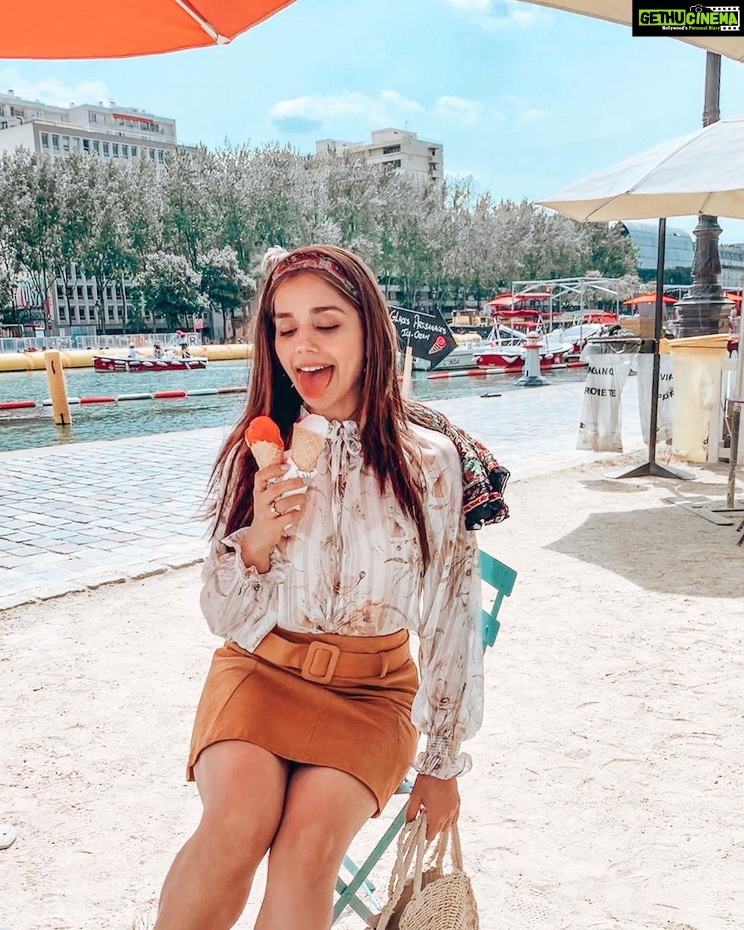 Aparnaa Bajpai Instagram - Raspberry or coconut 🥥 Which one would you choose? In fond memories of Vegan sorbets 🌱 Jàures Paris
