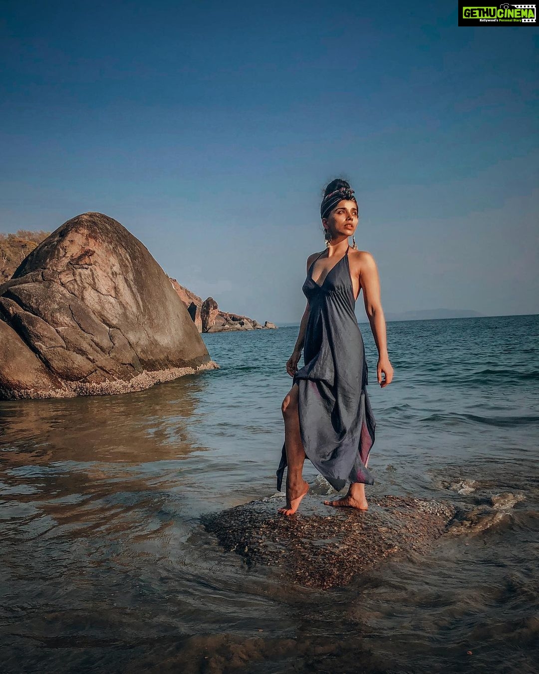 Aparnaa Bajpai Instagram - Release pride, ego & vanity from the I and you will find underneath the core of your soul; Love:-#wordsbyaparnaa . . . #notcopied #selfexpression #ego #pride #i #vain #vanity #love #bekind #soulsearching #soulpurpose #affectionatelydetached #goa #india #travel #travelgram Goa