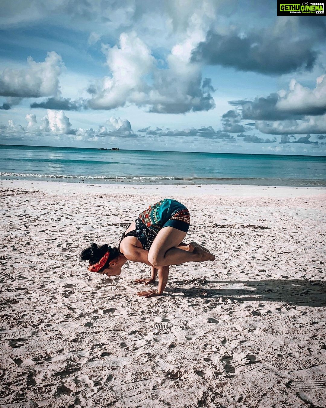 Aparnaa Bajpai Instagram - Balancing through life💛 I was on a quest for deepening my spiritual awakening. Learning about mind over body. Disconnecting from the world and connecting to my inner world. Meditation, detachment, karma,minimalism,healing the soul, forgiving & giving, nature & the universe, vibrations, energies and love led me to explore and search for enlightenment through YOGA. I started with asanas and discovered the meaning of Yoga. I WAS ALWAYS DOING YOGA. •Yoga is not for asanas •Yoga is not for the excercise •Yoga is not for the religion •Yoga is for the soul🙏🏻((healing the mind & the body on its way)) #wordsbyaparnaa . . . . . . Happy world yoga day!! Held this for 5 seconds for the first time💪🏽 . . . #worldyogaday #yoga #beachyoga #yogi #crowpose #bakasana #smallvictories #traveller #travel #heath #mind #body #soul #seychelles #africa Seychelles
