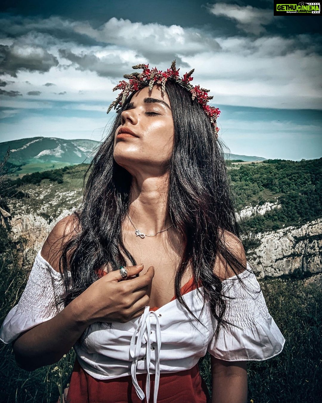Aparnaa Bajpai Instagram - I told myself, I want to live a fulfilling life and not bogged down by the norms set by the society. I don’t want to fall into the pattern designed by people and become a slave to the system. Yes, I want success and happiness but by leading a fulfilling life! But. What is fulfilling? I read up the dictionary meaning which says: “making someone satisfied or happy through allowing their character or abilities to develop fully” That’s it! That’s exactly I want from my life; to allow, help and push me to be able to discover & develop the character of my soul and to explore the full potential of my conscience & become the best version of myself😇 #wordsbyaparnaa . . . #everypicturetellsastory #positiveaffirmations #whodefinessuccess #happinessisreal #notmaterialistic #advancedselfie Armenia