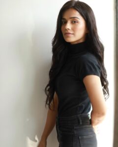 Aparnaa Bajpai Instagram - Didn’t know I would do hair trials ever💆🏻‍♀️
.
.
.
Muah: @makeupbyaasthabajwa
📸: @sameersinghphotography