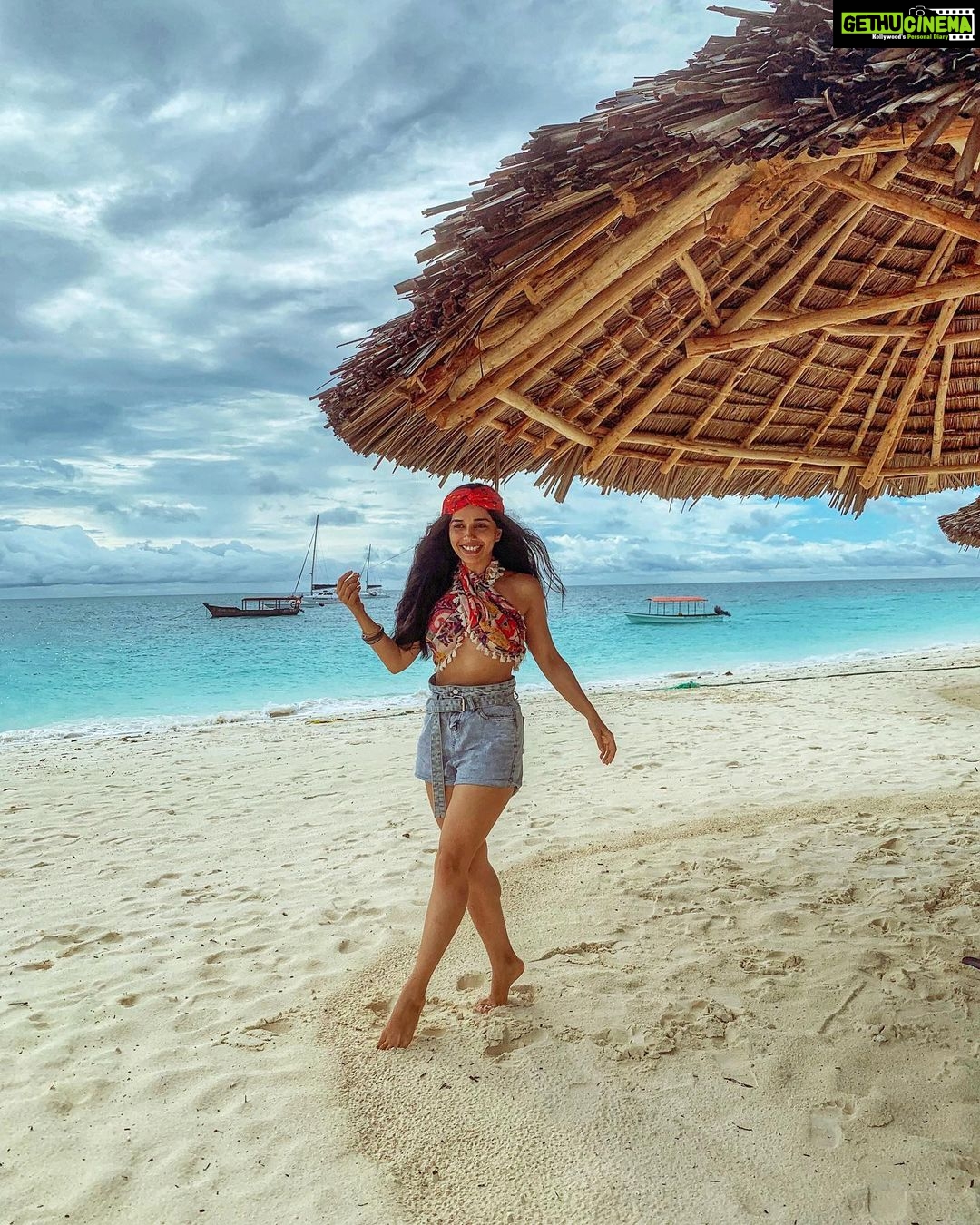 Aparnaa Bajpai Instagram - Always a Beach person 🏖 . . . #zanzibar #zanzibarisland #nungwibeach #tanzania #travelbucketlist #travel #africa Zanzibar, Tanzania