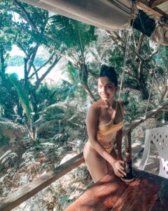 Aparnaa Bajpai Instagram - Swipe left to see my Memories from Seychelles🇸🇨
•World heritage sights🎗
•french speaking🇫🇷
•bob marley vibe👅
•conservation of coco de mer🍑
•nature preserved🌱
•care for tortoises 🐢
•pristine beaches: clear water🌊
•white sand👙
•birds flocking around🐦
•less pollution ⛴
•transportation not easy🚘
•quite expensive💵
.
.
.
#africa #seychelles #snorkeling #victoria #travelbucketlist #travelgram #travelblogger #worldgeritagesight #cocodemer