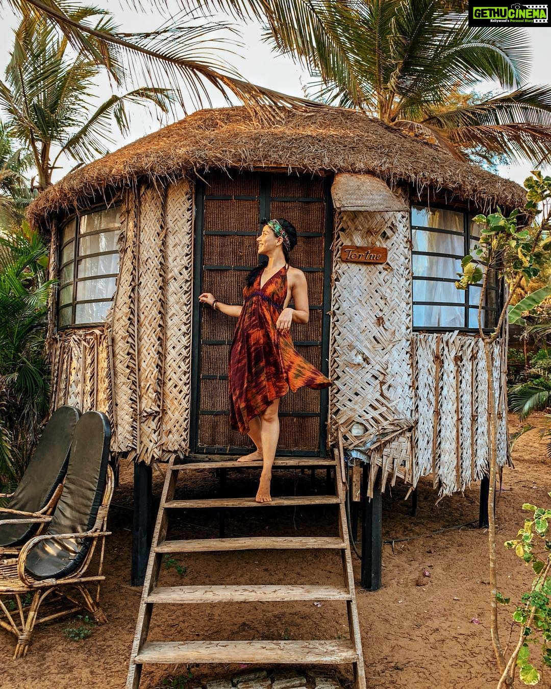 Aparnaa Bajpai Instagram - It’s not everyday that you wake up right on the beach🏝 #goa #india #travel #traveller Cassoi by Ciaran's