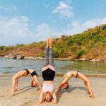 Aparnaa Bajpai Instagram - Inhale the present, exhale the past and the future❤️ #goa #kashishyoga #travel #india #yoga #yogaposes Goa