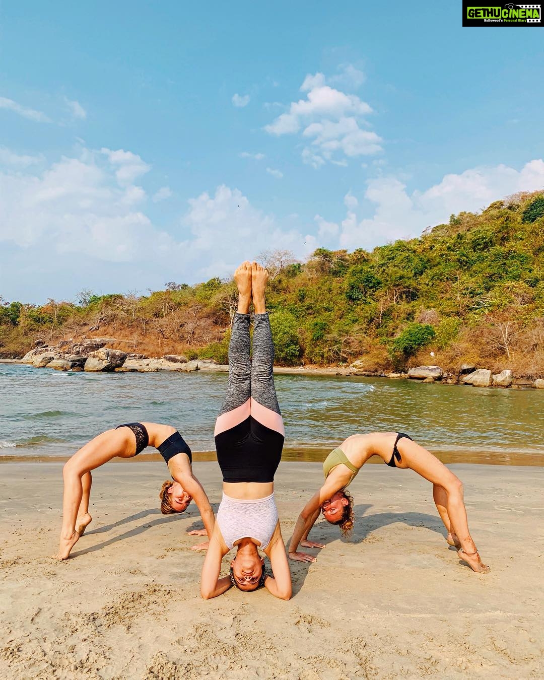 Aparnaa Bajpai Instagram - Inhale the present, exhale the past and the future❤️ #goa #kashishyoga #travel #india #yoga #yogaposes Goa