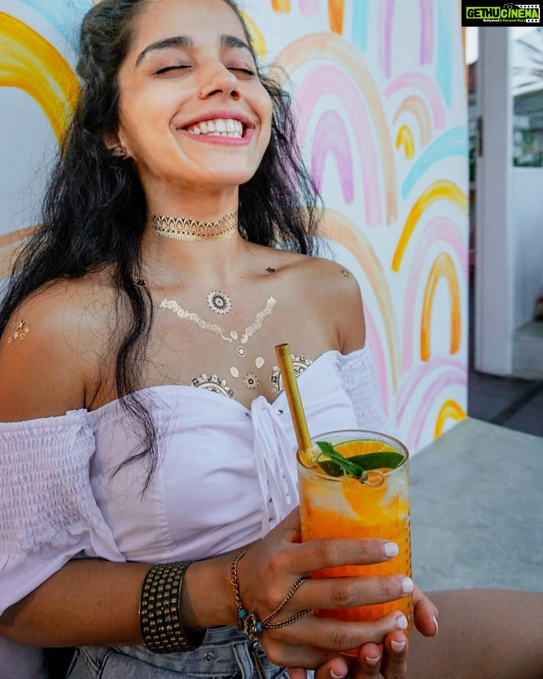 Aparnaa Bajpai Instagram - An orange juice is all it takes to make me happy. Better with pulp🐽🐽🐽 . . . #travelshot #travel #travelphotography #travelgram #bali #indonesia GIVE CAFE