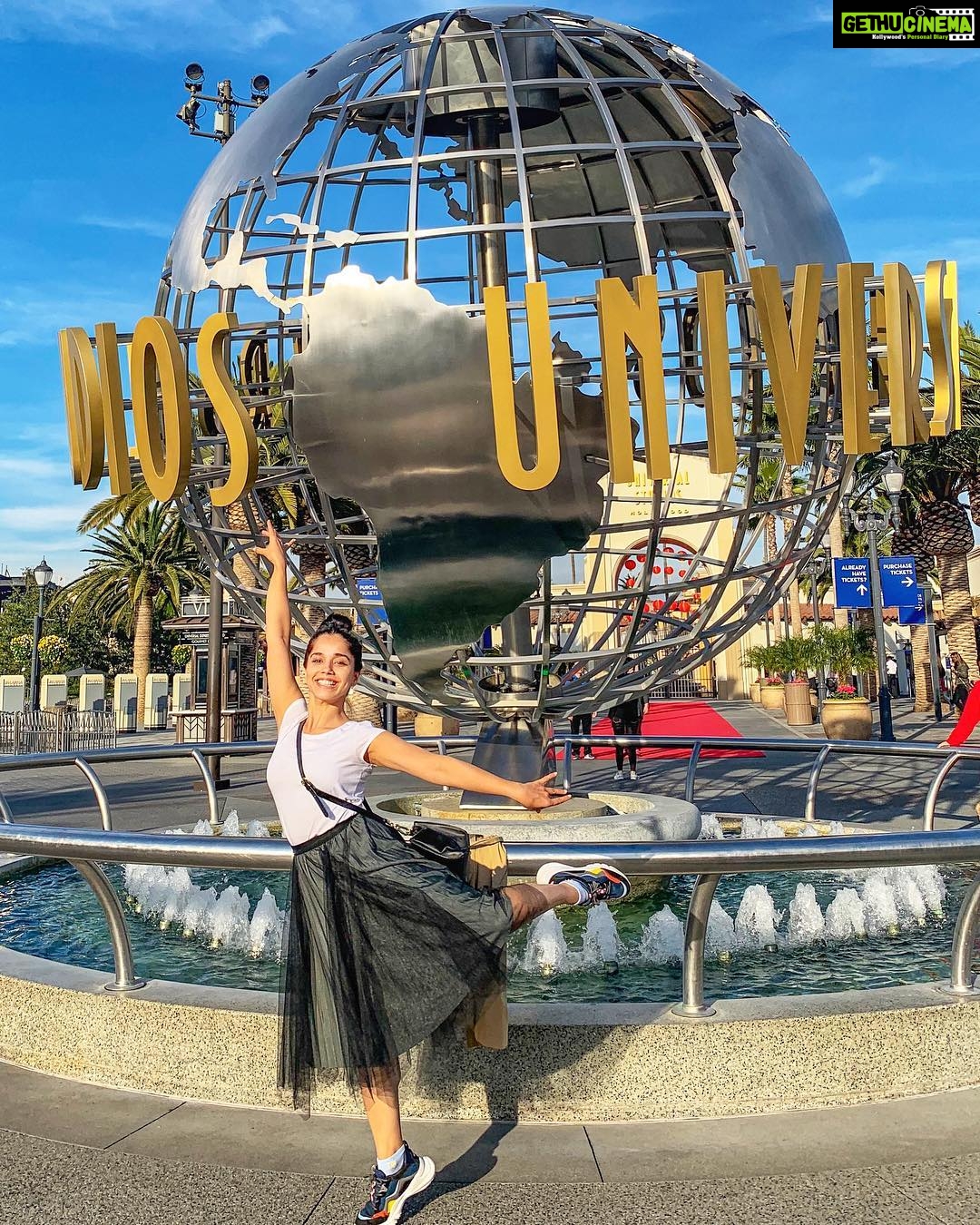 Aparnaa Bajpai Instagram - Spent an entire day with the love of my life💕Movies 🎥 #universalstudios #universalstudioshollywood #losangeles #travel #travelgram #travelgoals #travelbucketlist #instatravel #travelshot Universal Studios Hollywood