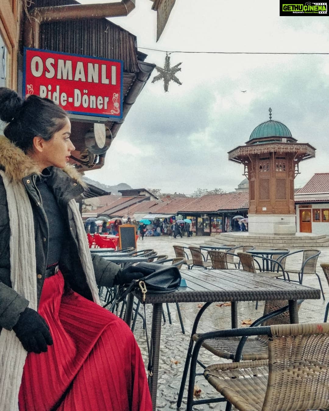 Aparnaa Bajpai Instagram - Sarajevođź’• . . . #travel #traveller #mytravelstories #glocalchild #travelbucketlist #travelholic #travelgram #travelshot #blogger #goglocal #sebilj #sarajevo #bosnia Sebilj in Sarajevo
